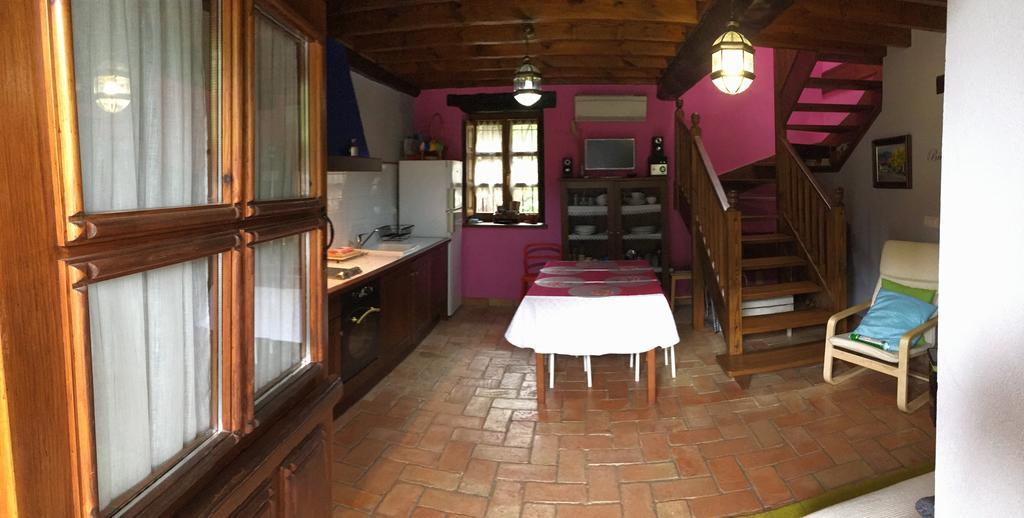 A Pie De Picos Hostal Caño Exterior foto